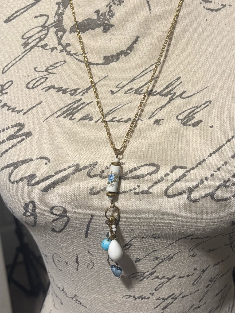 Vintage Milk Glass Art Glass Porcelain Floral Dangle Tassel Necklace Gold Tone